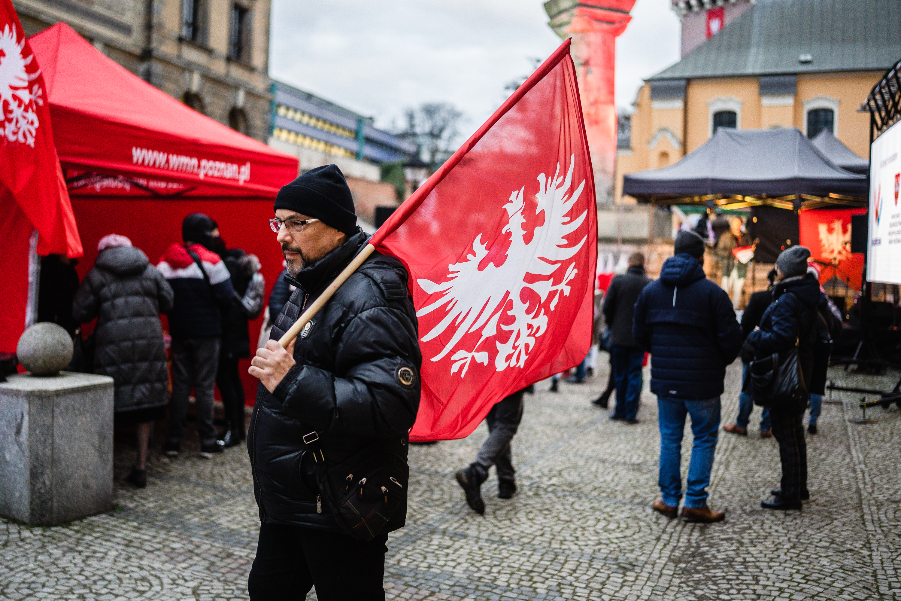 Fotografia okolicznościowa podczas 104 rocznicy Powstania Wielkopolskiego