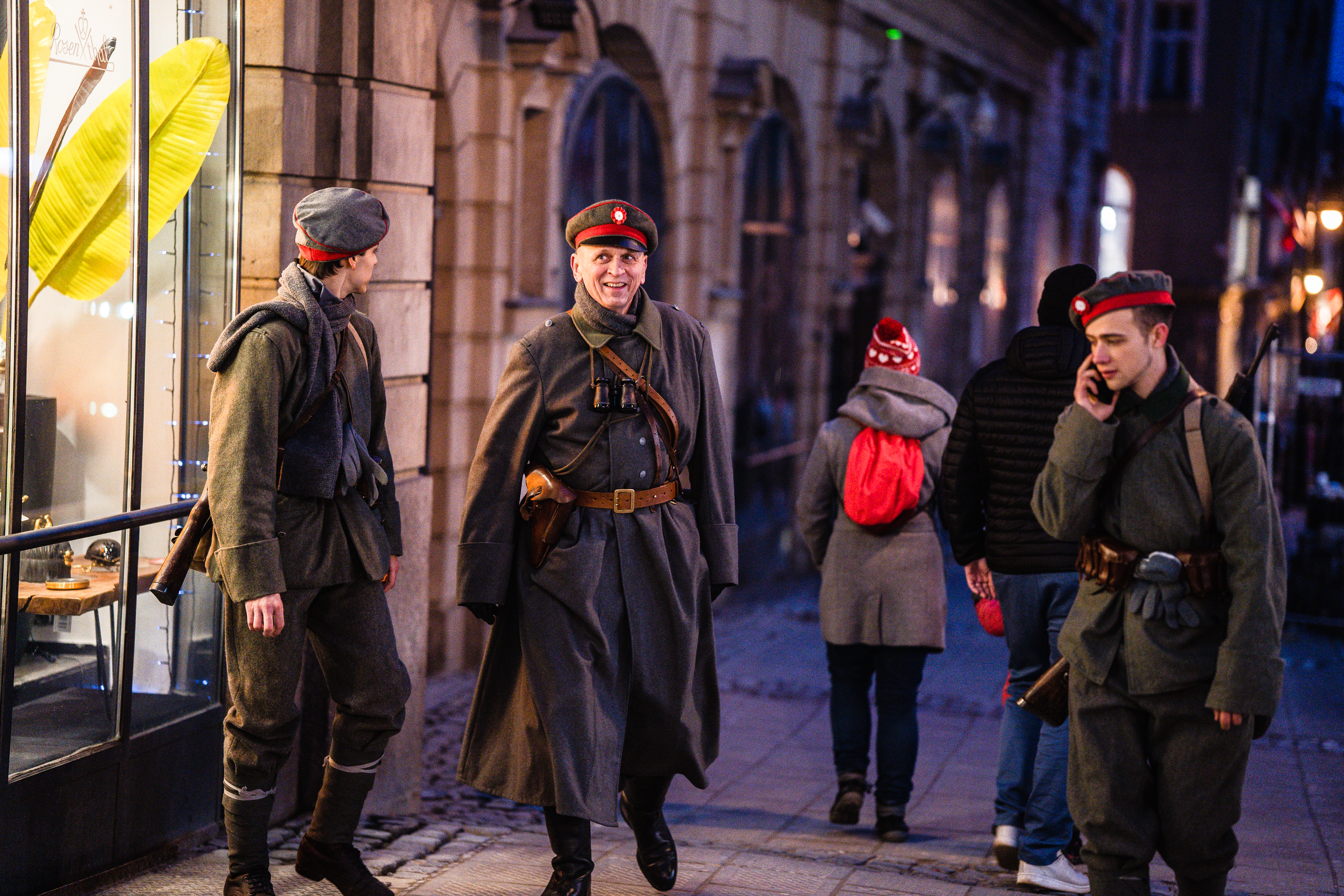 Fotografia okolicznościowa podczas 104 rocznicy Powstania Wielkopolskiego