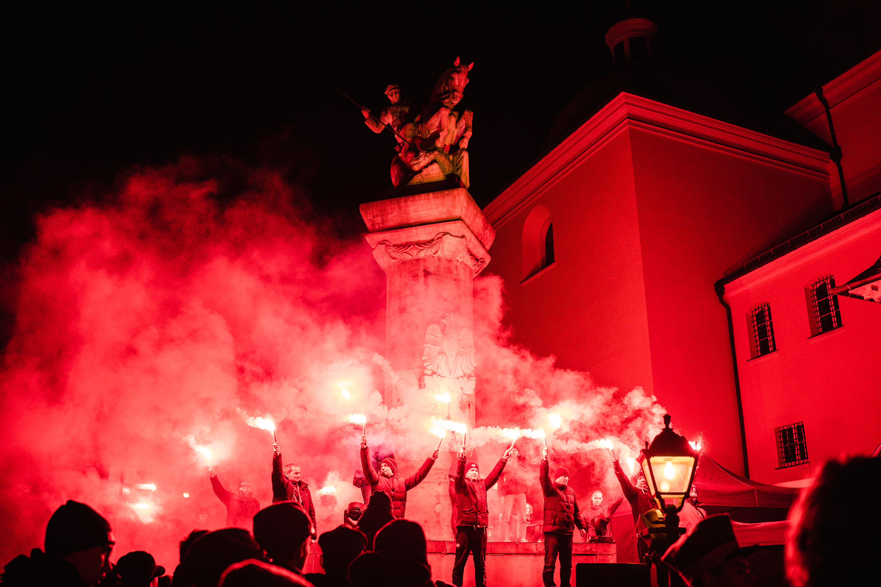 Fotografia okolicznościowa podczas 104 rocznicy Powstania Wielkopolskiego