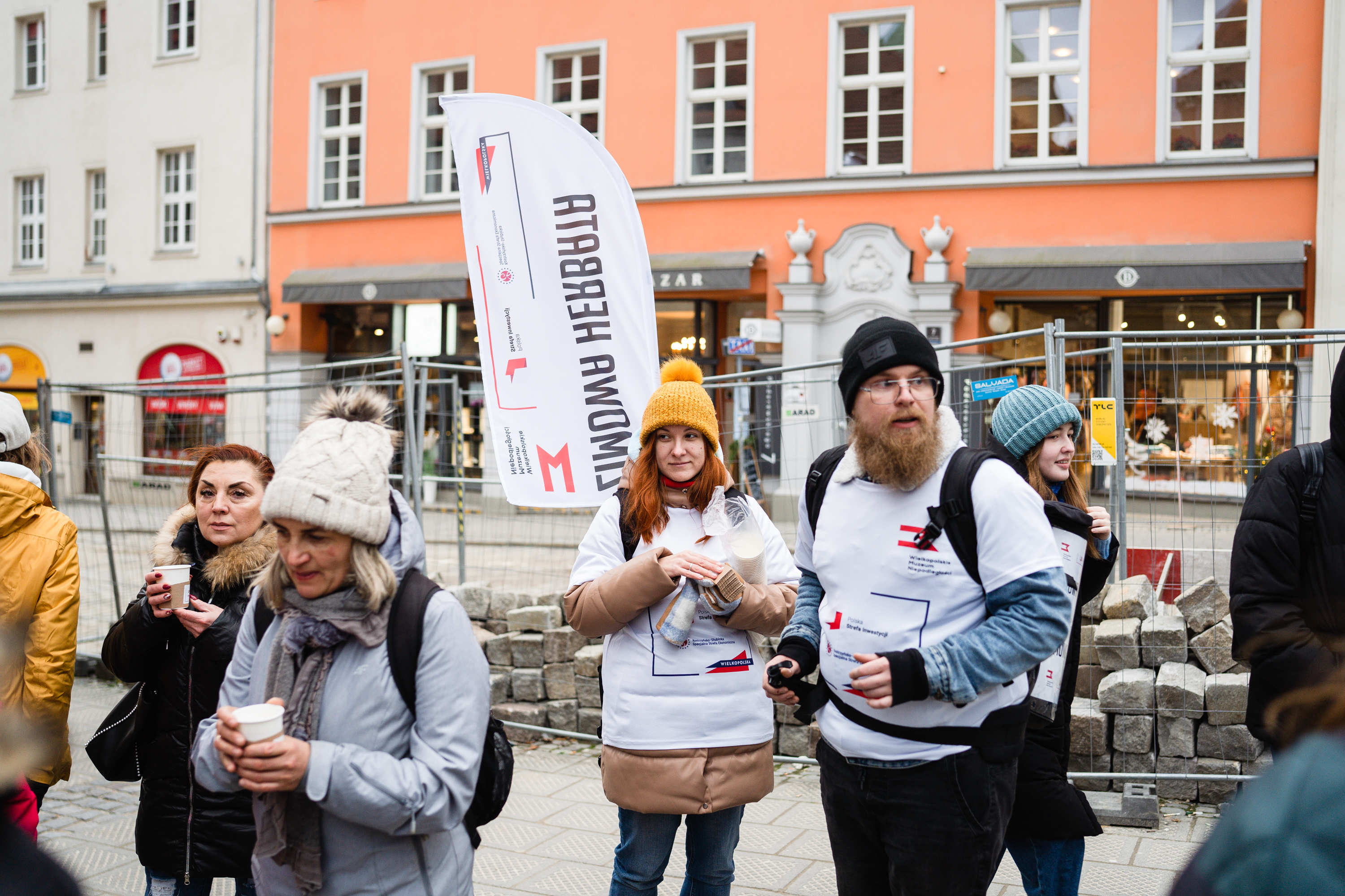 Fotografia okolicznościowa podczas 104 rocznicy Powstania Wielkopolskiego