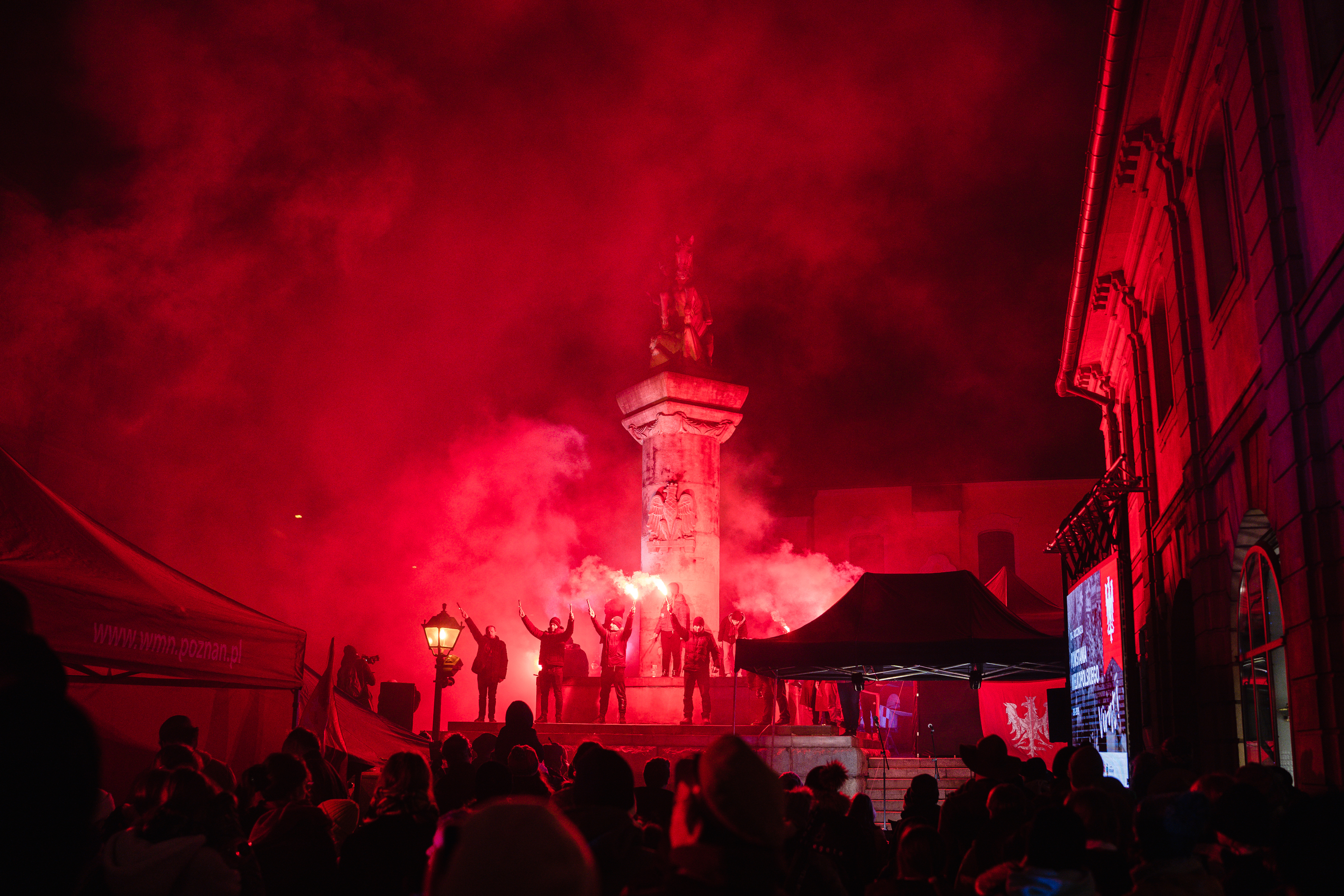 Fotografia okolicznościowa podczas 104 rocznicy Powstania Wielkopolskiego