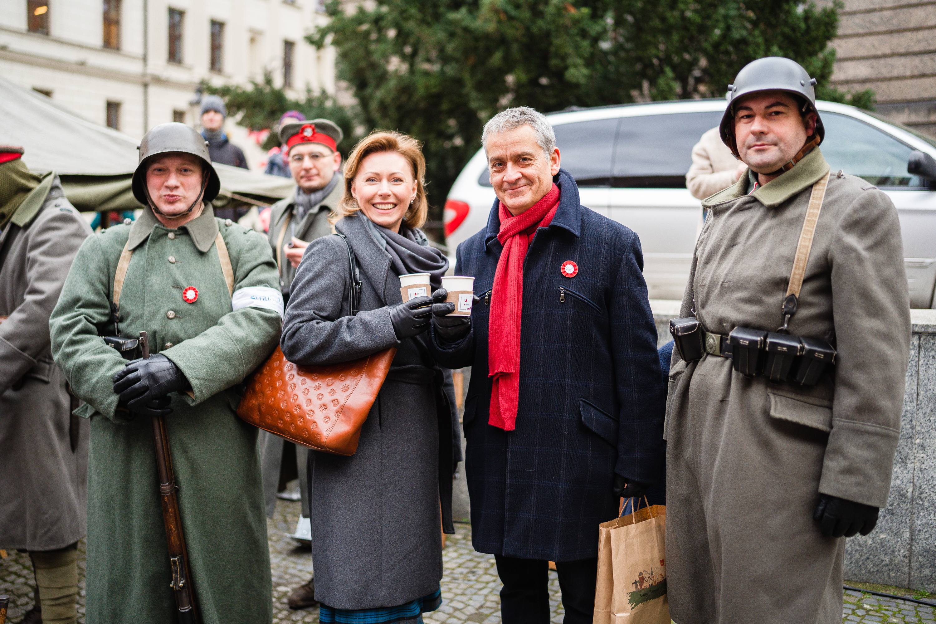 Fotografia okolicznościowa podczas 104 rocznicy Powstania Wielkopolskiego